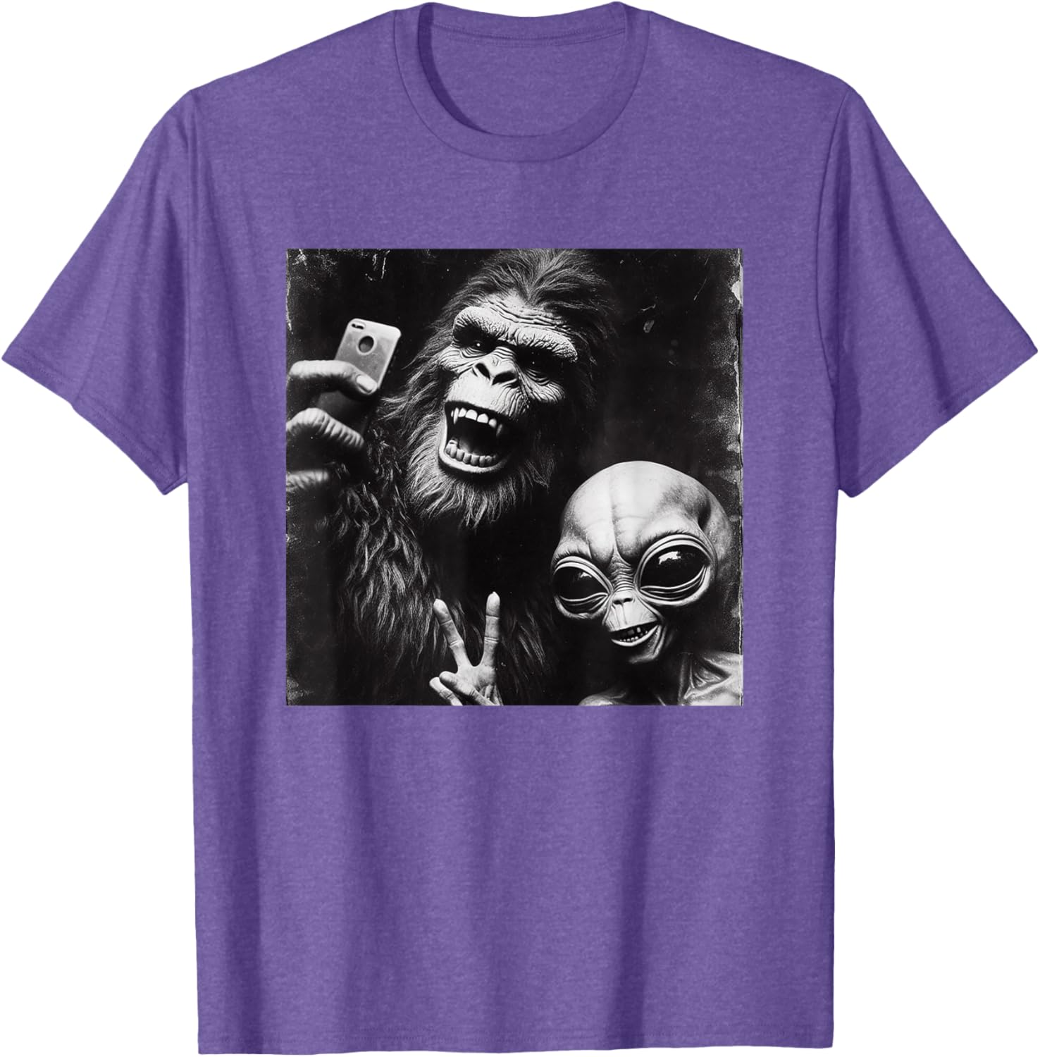 Funny Retro Bigfoot Alien Selfie T-Shirt for Unique Style Lovers - 2