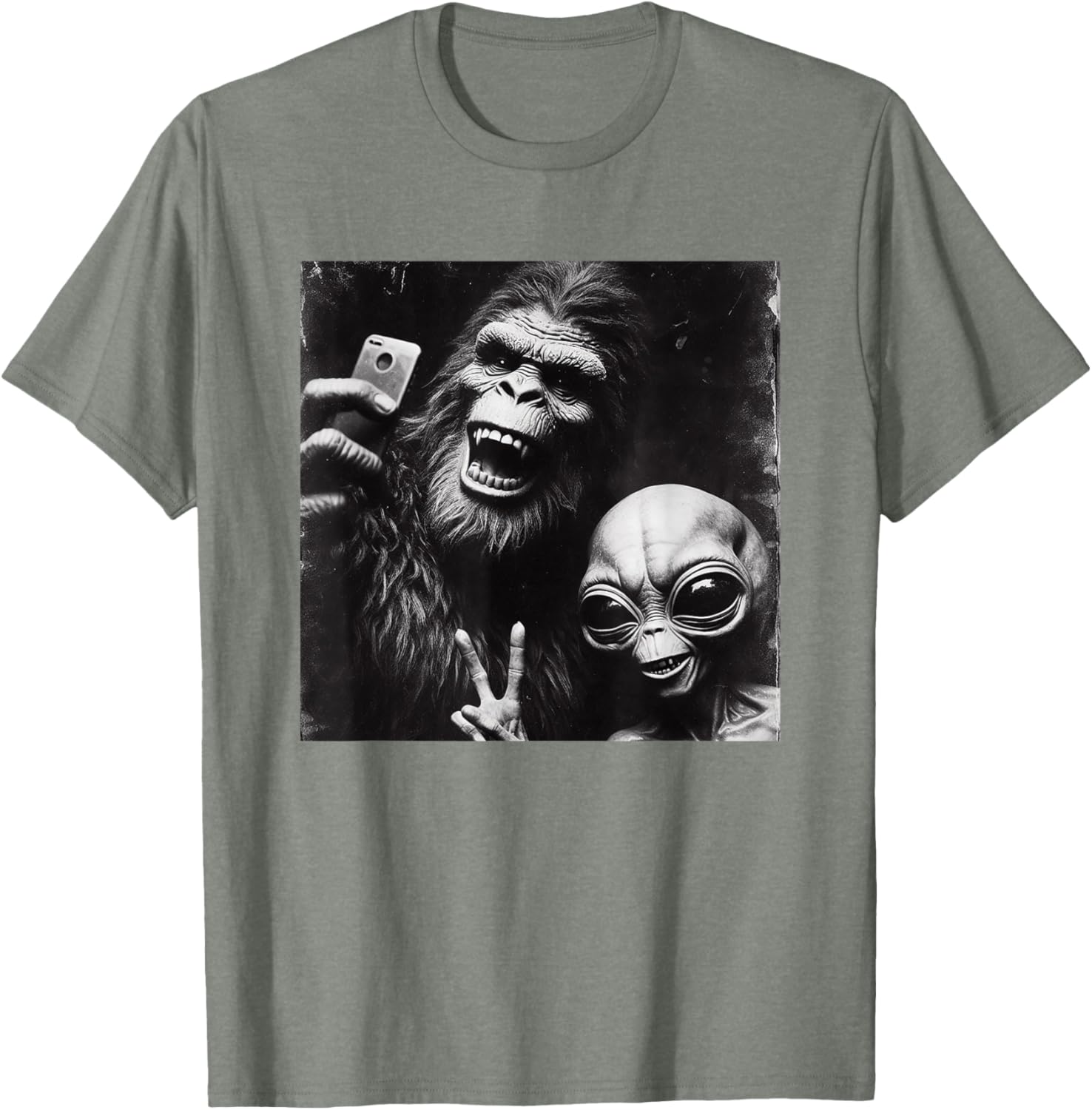 Funny Retro Bigfoot Alien Selfie T-Shirt for Unique Style Lovers - 15