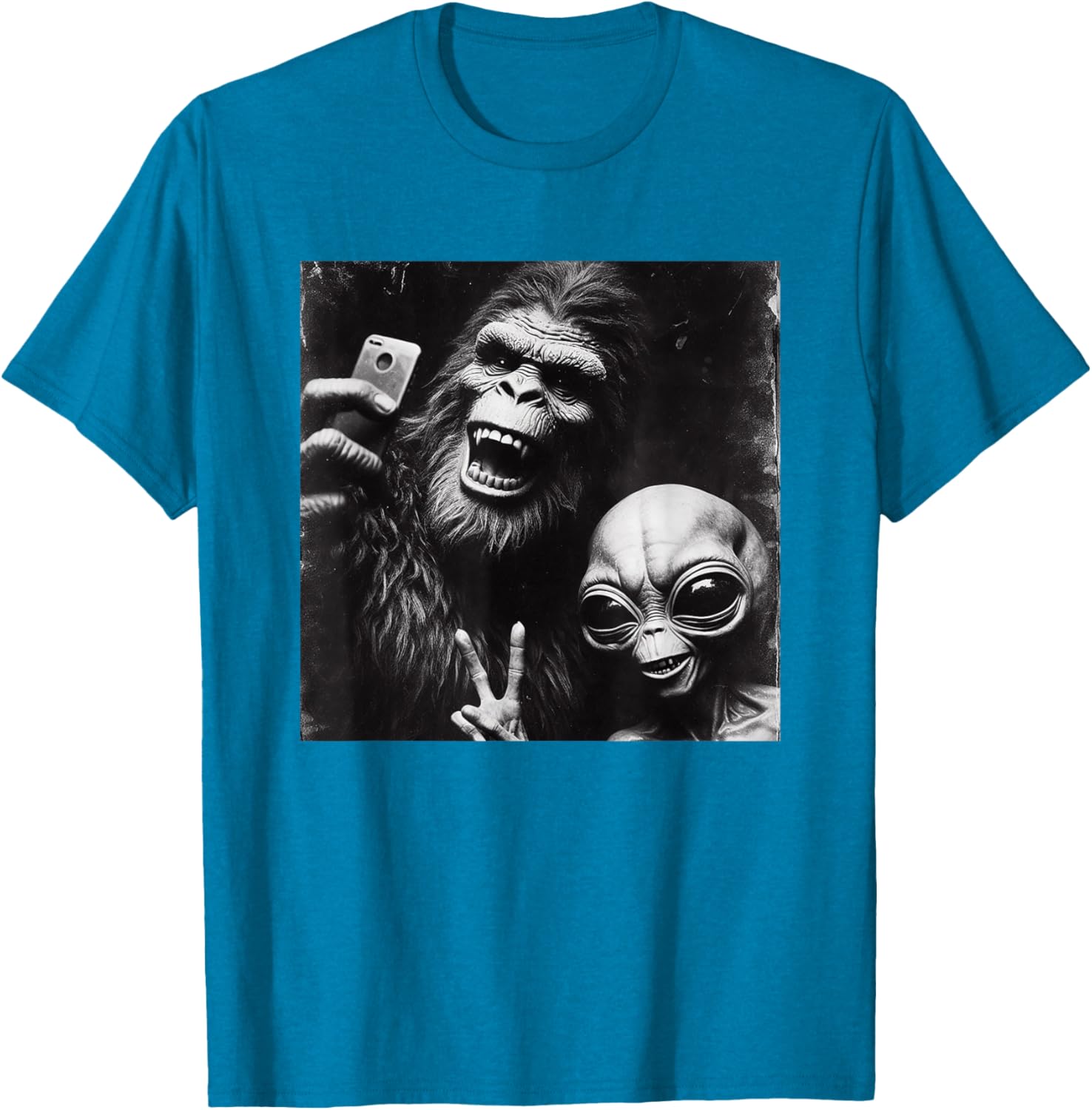 Funny Retro Bigfoot Alien Selfie T-Shirt for Unique Style Lovers - 20