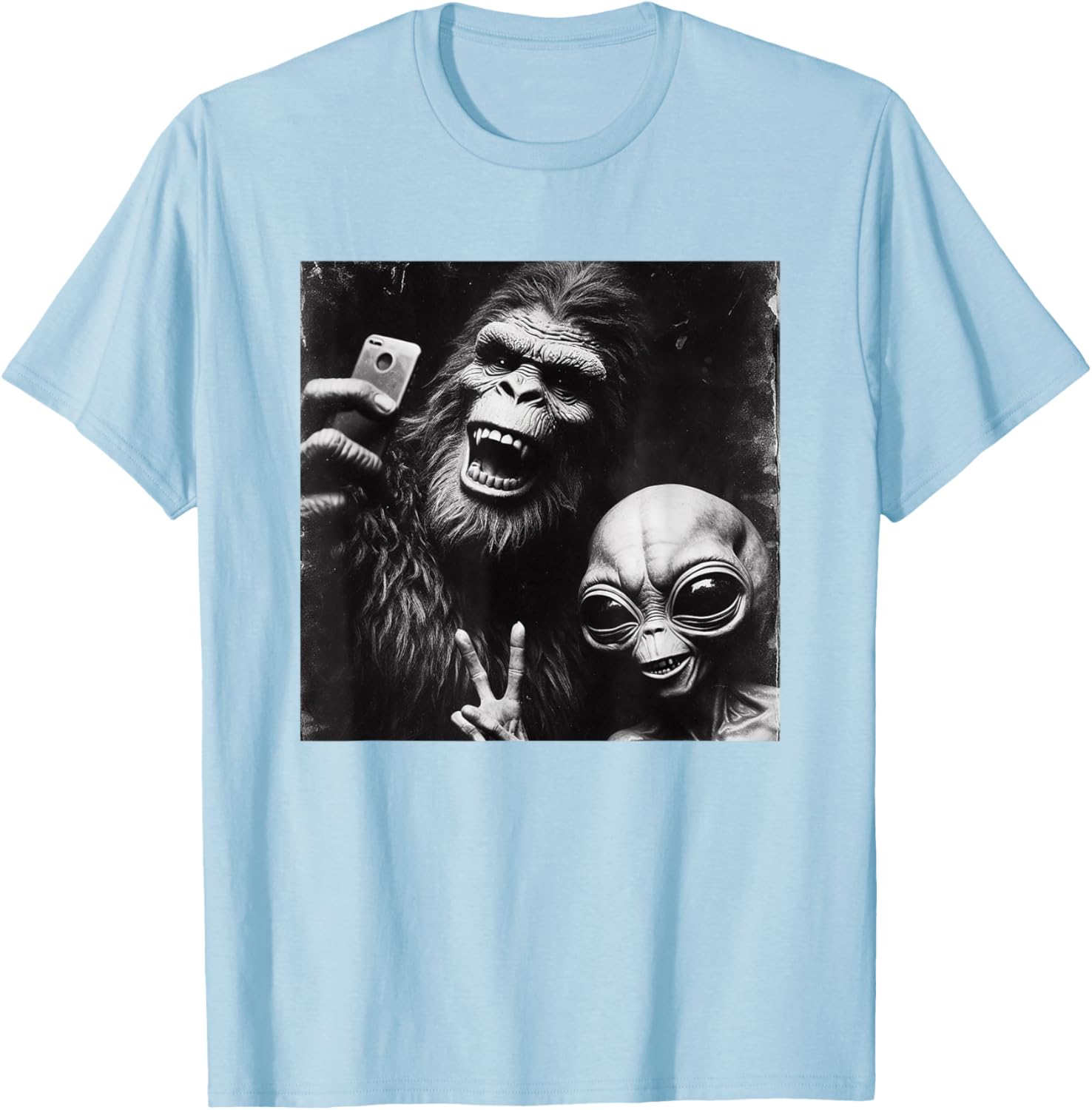 Funny Retro Bigfoot Alien Selfie T-Shirt for Unique Style Lovers - 5