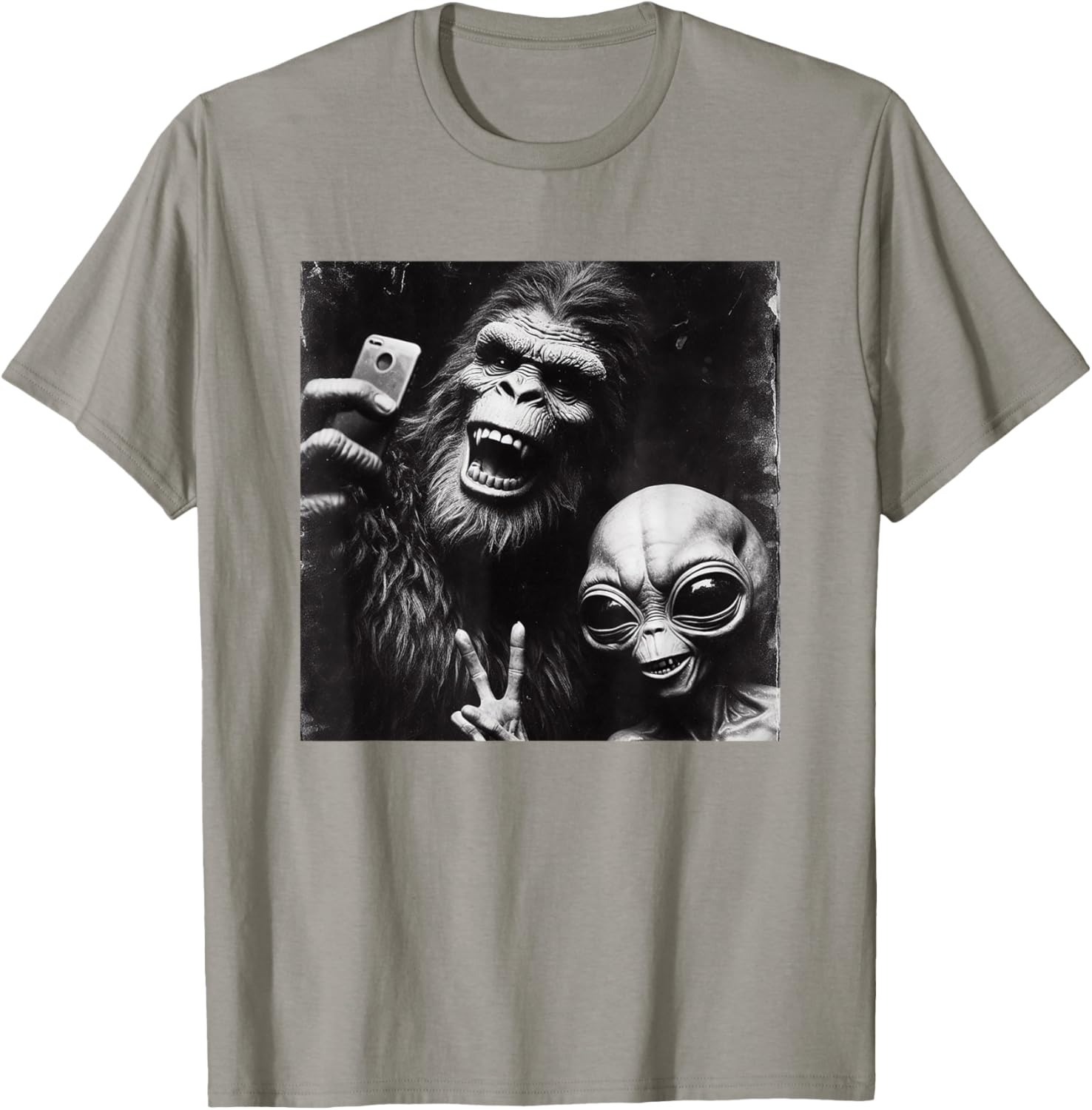 Funny Retro Bigfoot Alien Selfie T-Shirt for Unique Style Lovers - 3