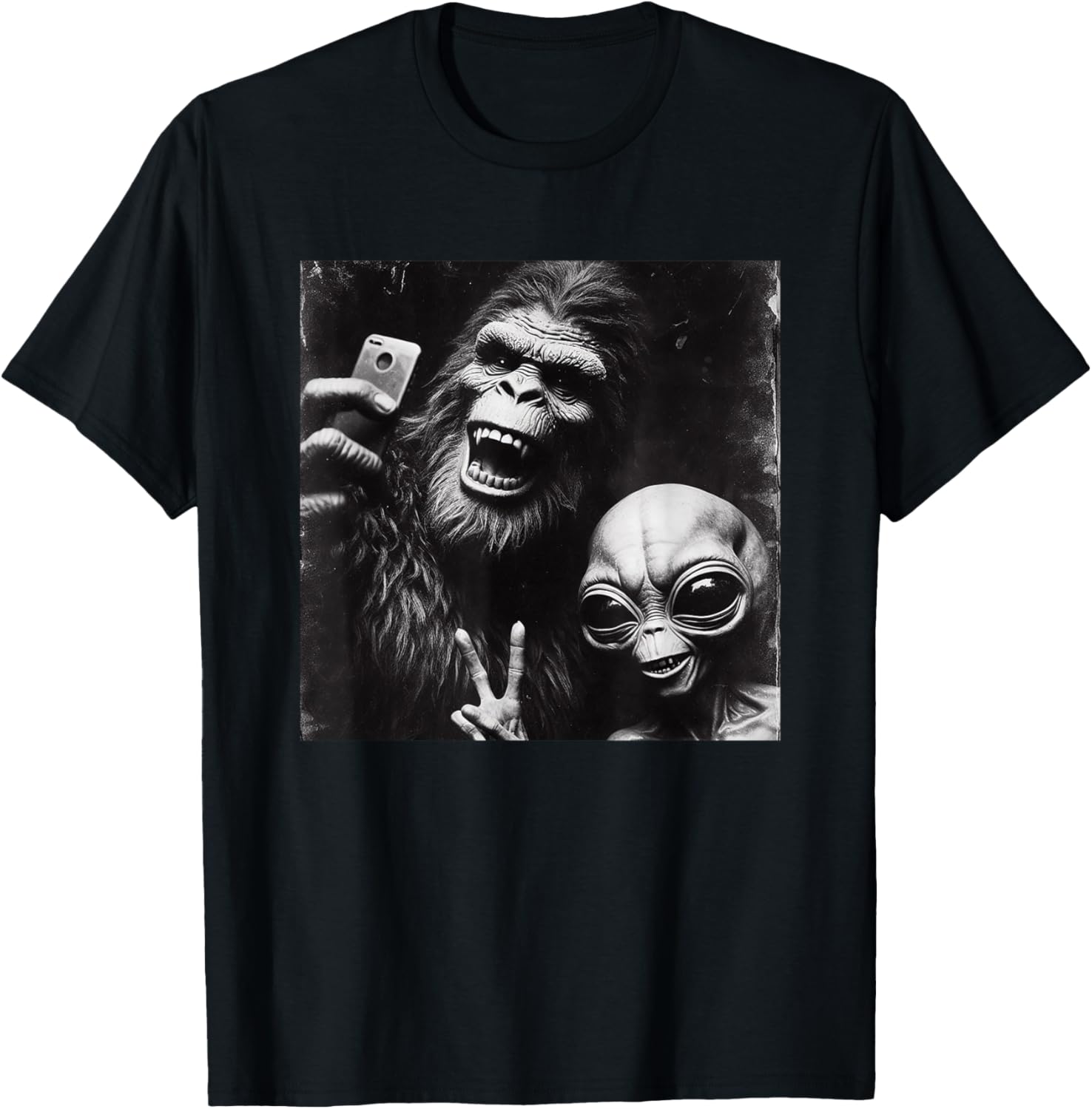 Funny Retro Bigfoot Alien Selfie T-Shirt for Unique Style Lovers - 7